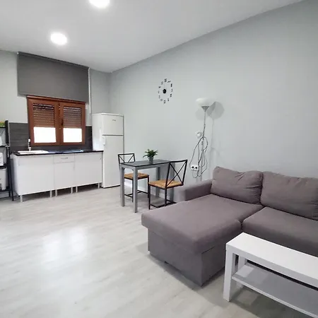 بيت شباب Estudios El Puntual De *