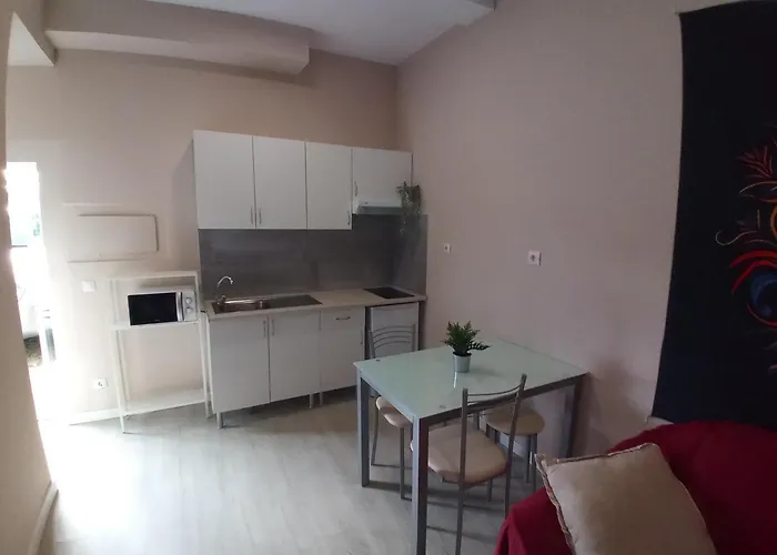 Hostal Estudios El Puntual De Romillo